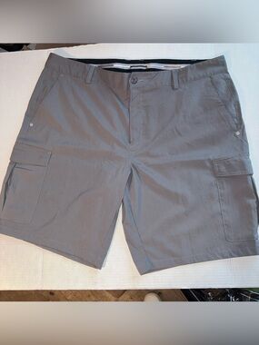 Under Armour Heat Gear Men's 40 Gray Cargo Shorts